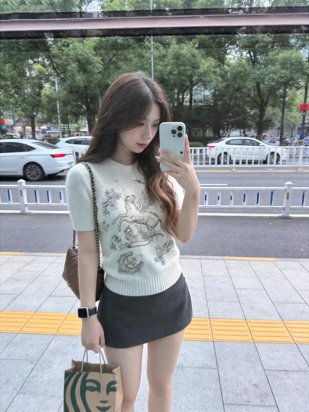 

Футболка с коротким рукавом и объемной вышивкой, приталенная, в корейском стиле, для повседневной носки, с обычной шириной плеч, для девушек