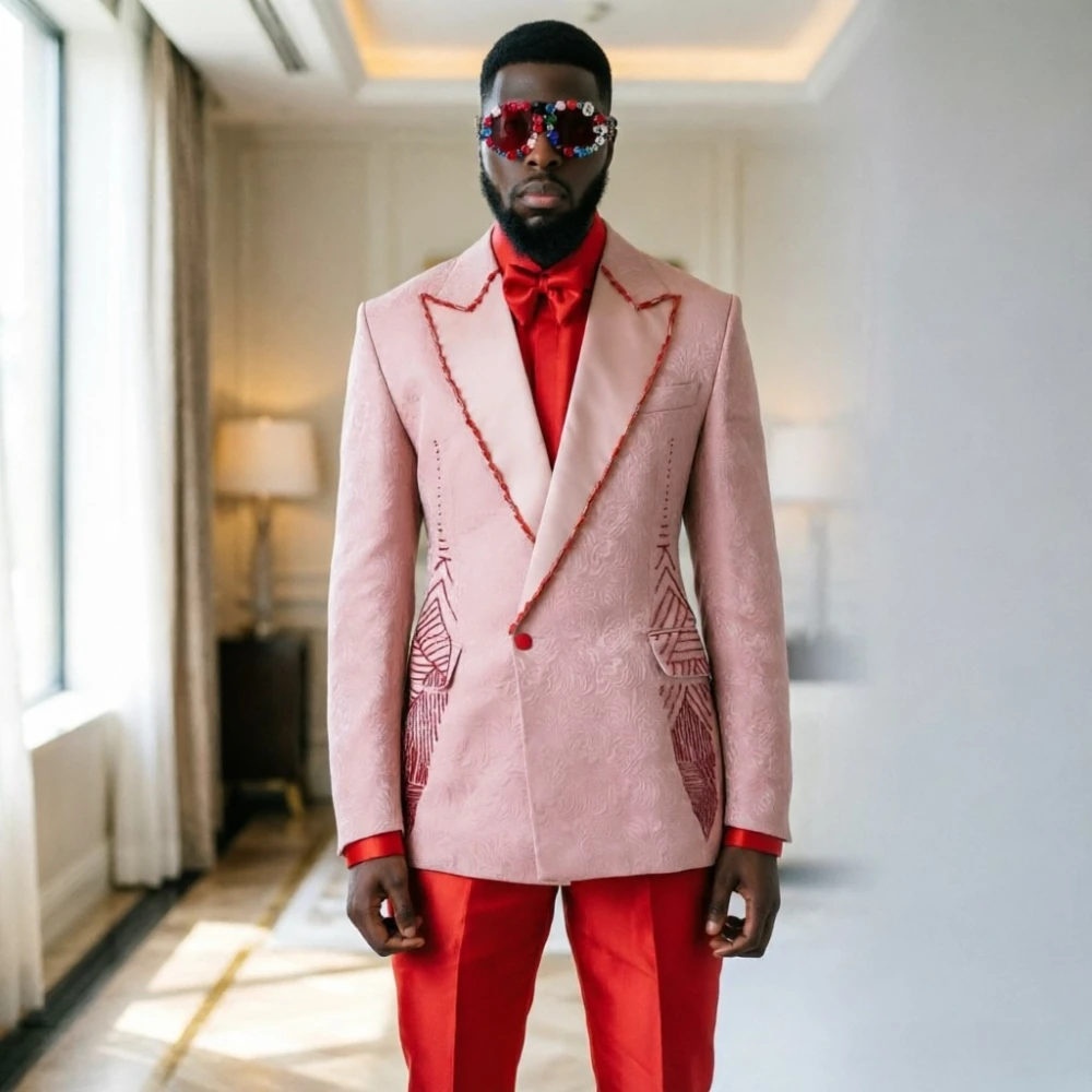 

Beaded Floral Men Suits Luxury Pink Tuxedo Red Trim Jacquard Fabric Slim Fit Formal Groom Tuxedo for Wedding Prom Red Carpet
