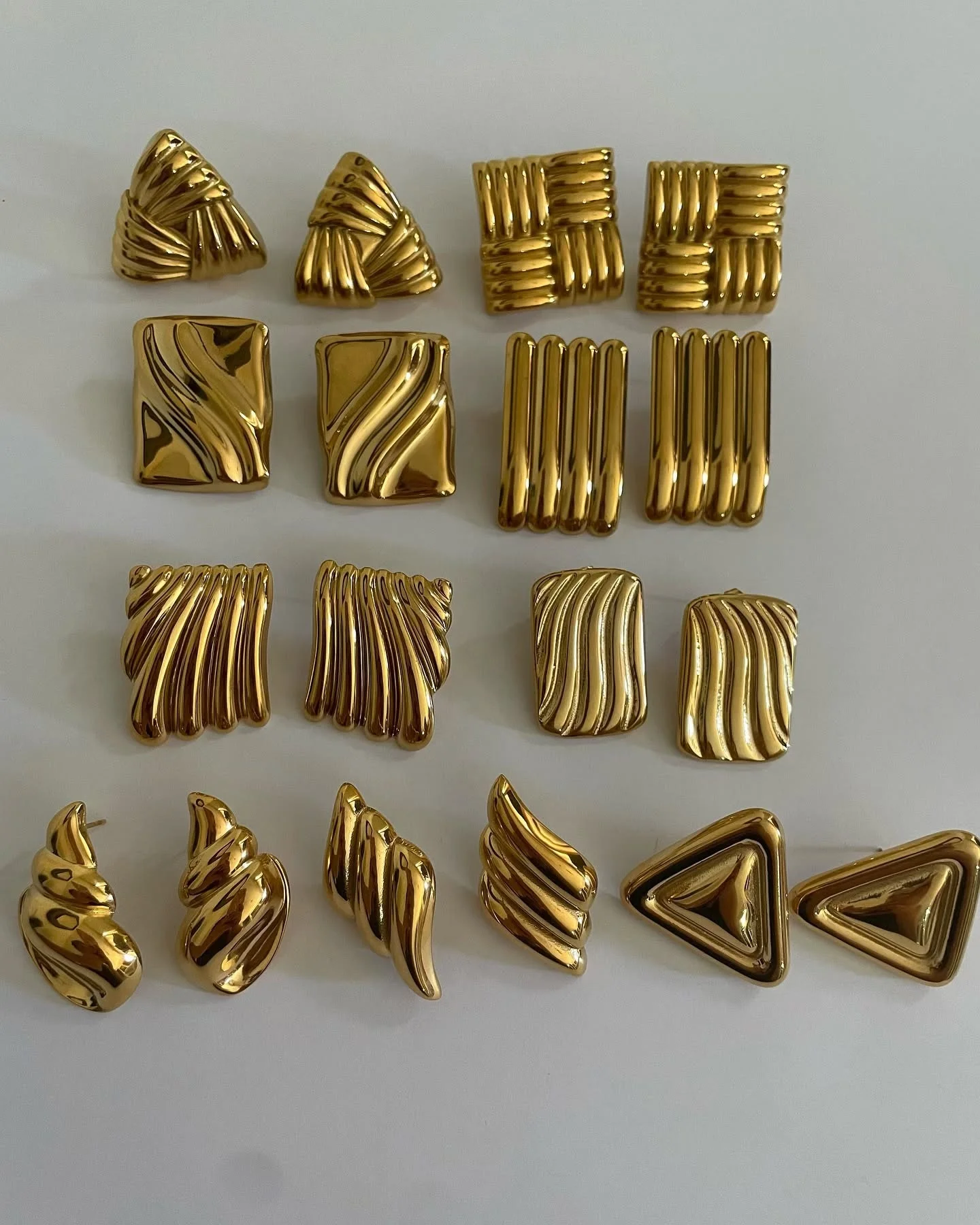 Pendientes Uworld de acero inoxidable con nudo atrevido de Caitlyn, pendientes minimalistas de declaración diaria, joyería minimalista, regalo para Mo