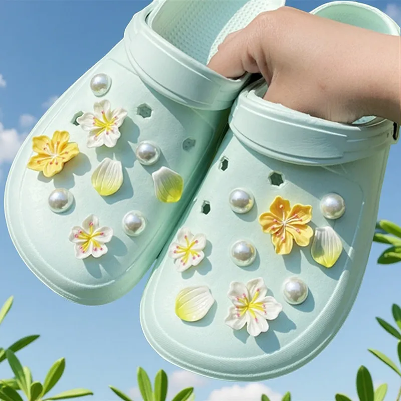 Hot Fashion Shoe Charms for Creative Branches and Flowers Clogs Shoe Buckle Cute Shoe Accessories Decoration for Girls Gift