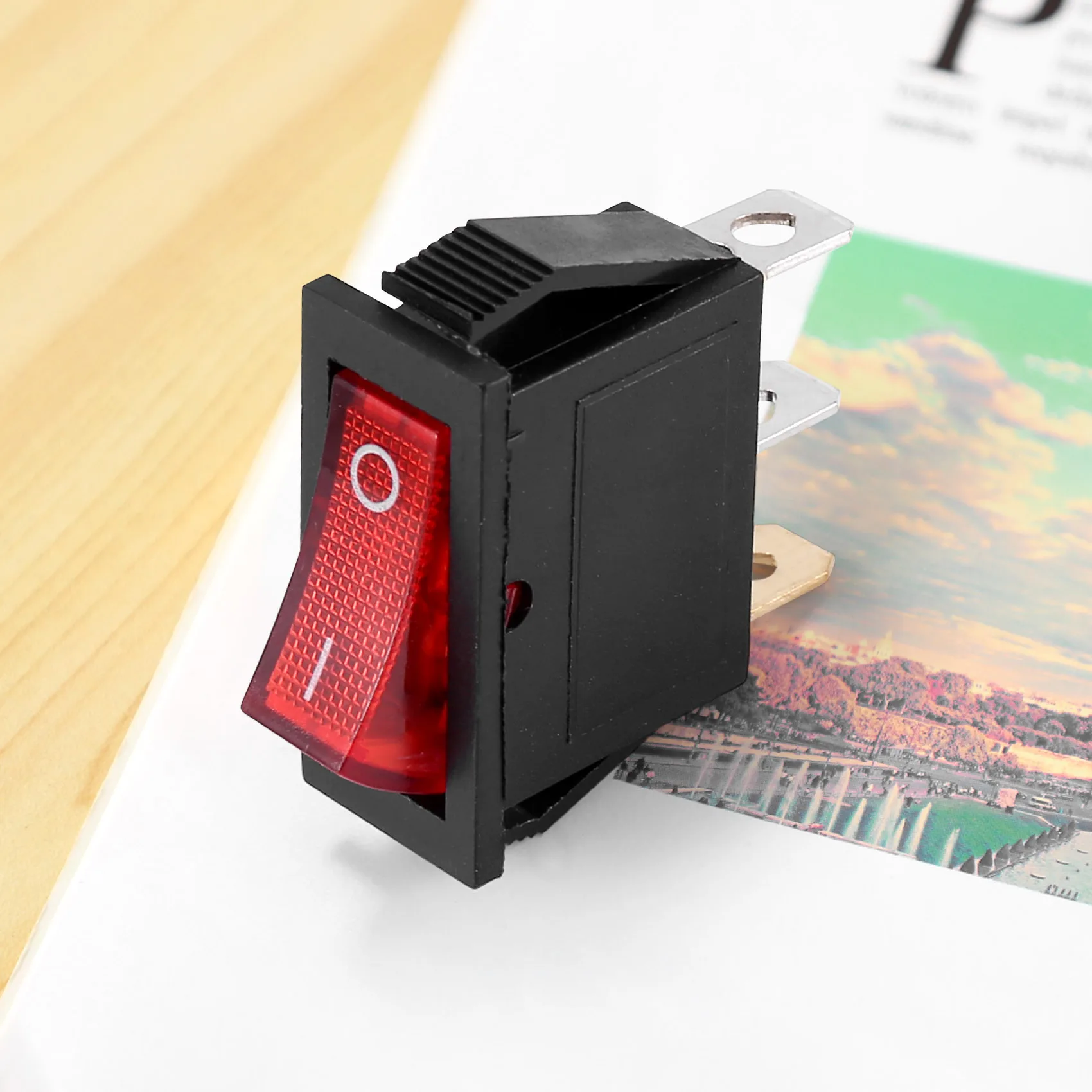 เป็นมิตรกับสิ่งแวดล้อม Rocker Switch ON OFF Bright Bipolar 28x10 มม.250V 15A 3 เทอร์มินัลสีแดง