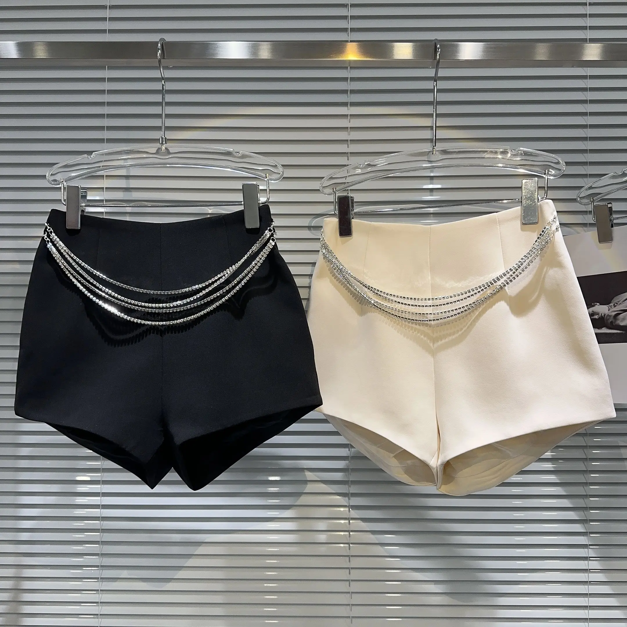 Elegant Three-Quarter Length Diamond Fringe Waist Chain Short Pants in Small Fragrance Style Autumn New Arrival Casual Pants