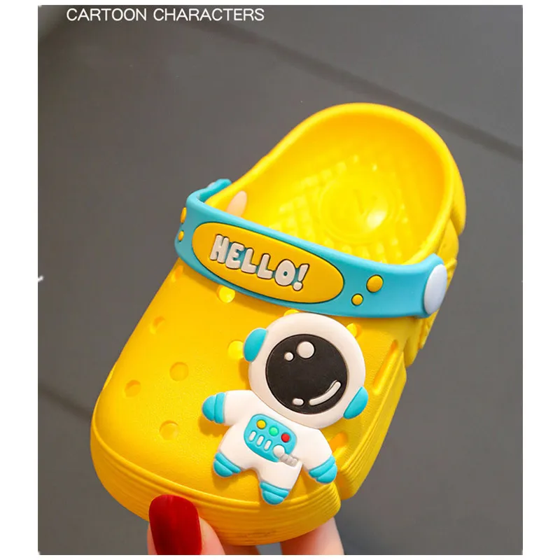 Kids Clogs Sandals Children Cute Cartoon Garden Shoe Lightweight Soft Baby Slippers Beach Sandals Two Ways Using A0028