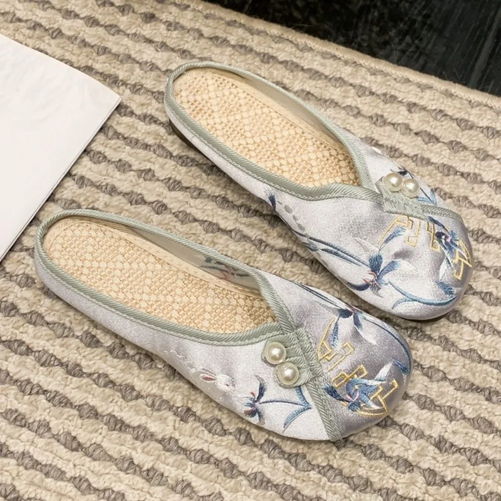 

Flower Embroider Hanfu Slippers Pearl Soft Bottom Ethnic Style Baotou Slippers Non-Slip Comfortable Satin Sandals