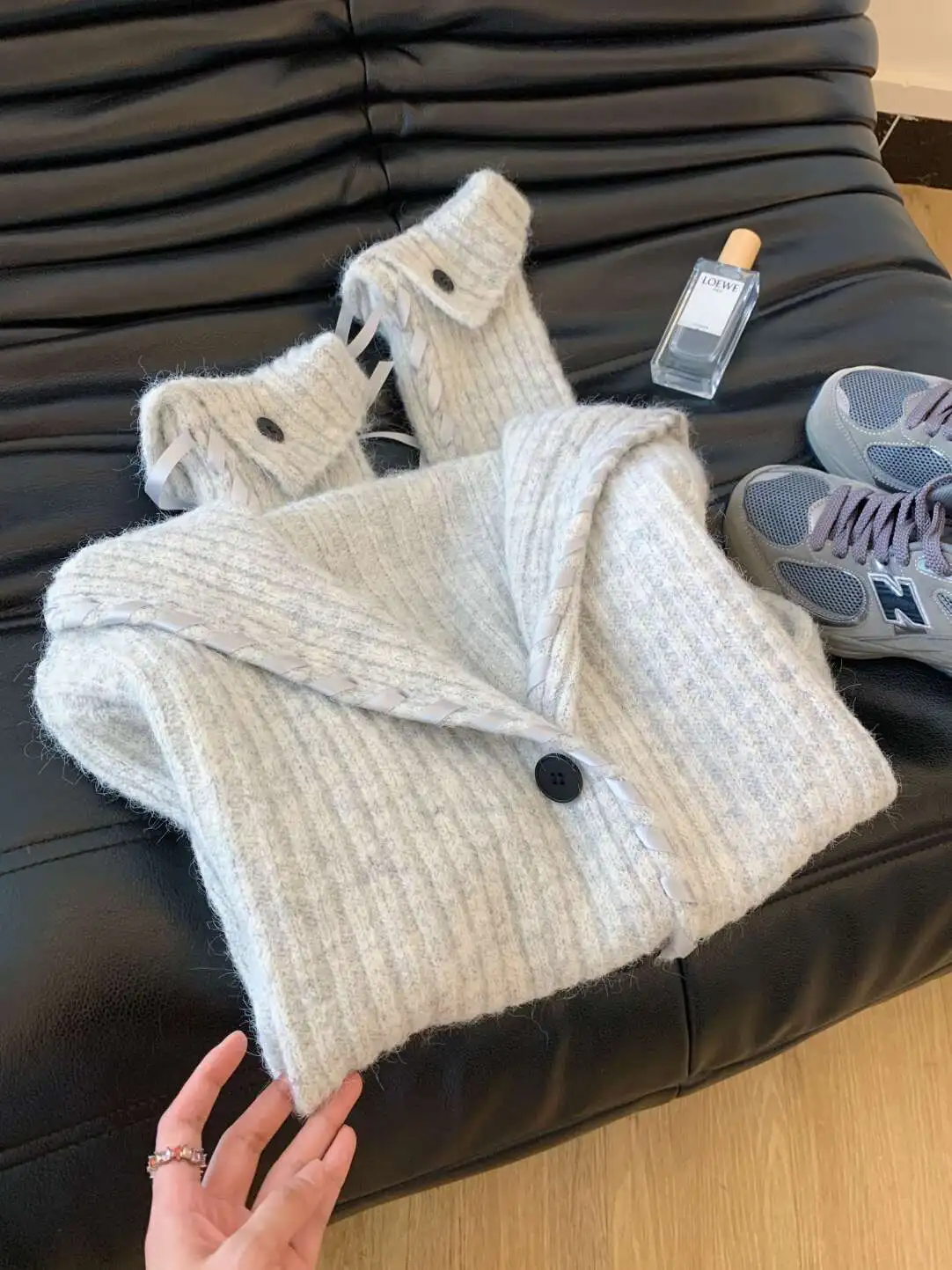 خريف جديد النمط الأمريكي تصميم الشريط كبير التلبيب رمادي غامق سترة مشغولة من الصوف المرأة فضفاضة التخسيس سترة رمادية فاتحة