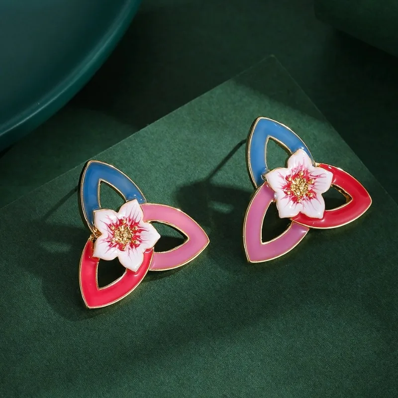 

Niche Temperament Enamel Glaze Little Pink Flower Triangle Stud Earring Fresh Versatile Three-color Geometric Earrings for Women