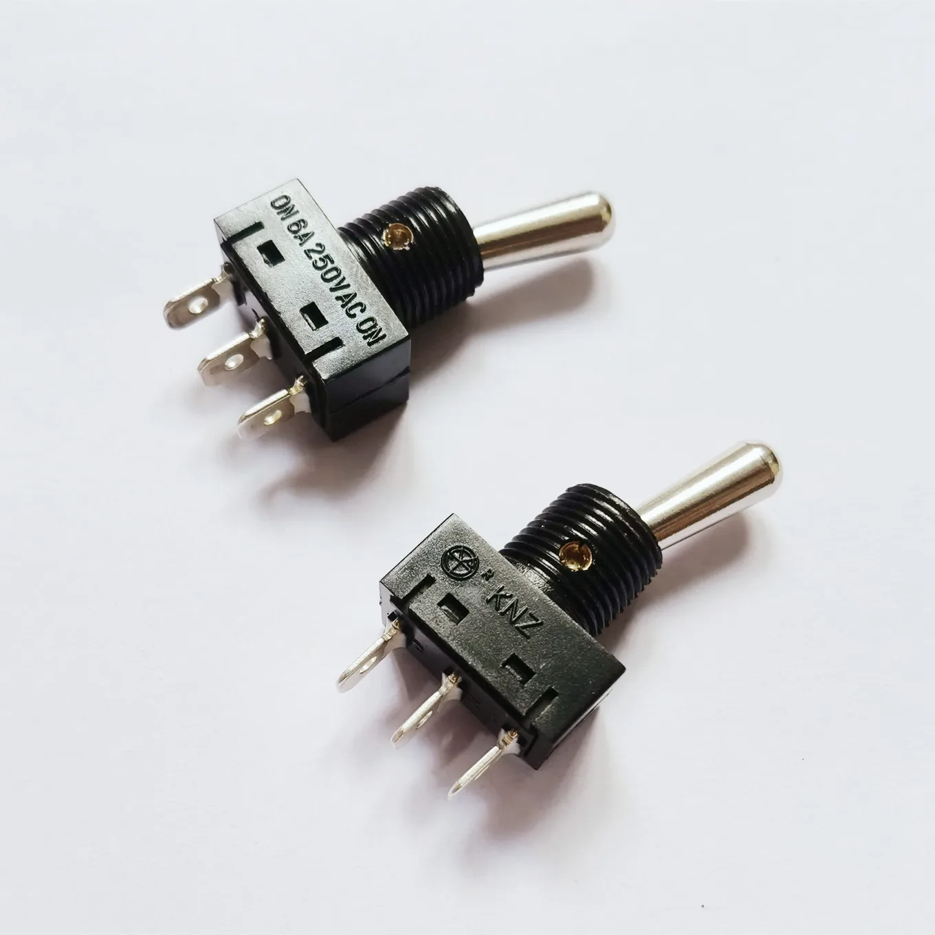 

Original new 100% manufacturers selling high-quality Shanghai masculine KNZ-102J KNZ-103J toggle switch 3pin 2gear 6A 250V 12MM