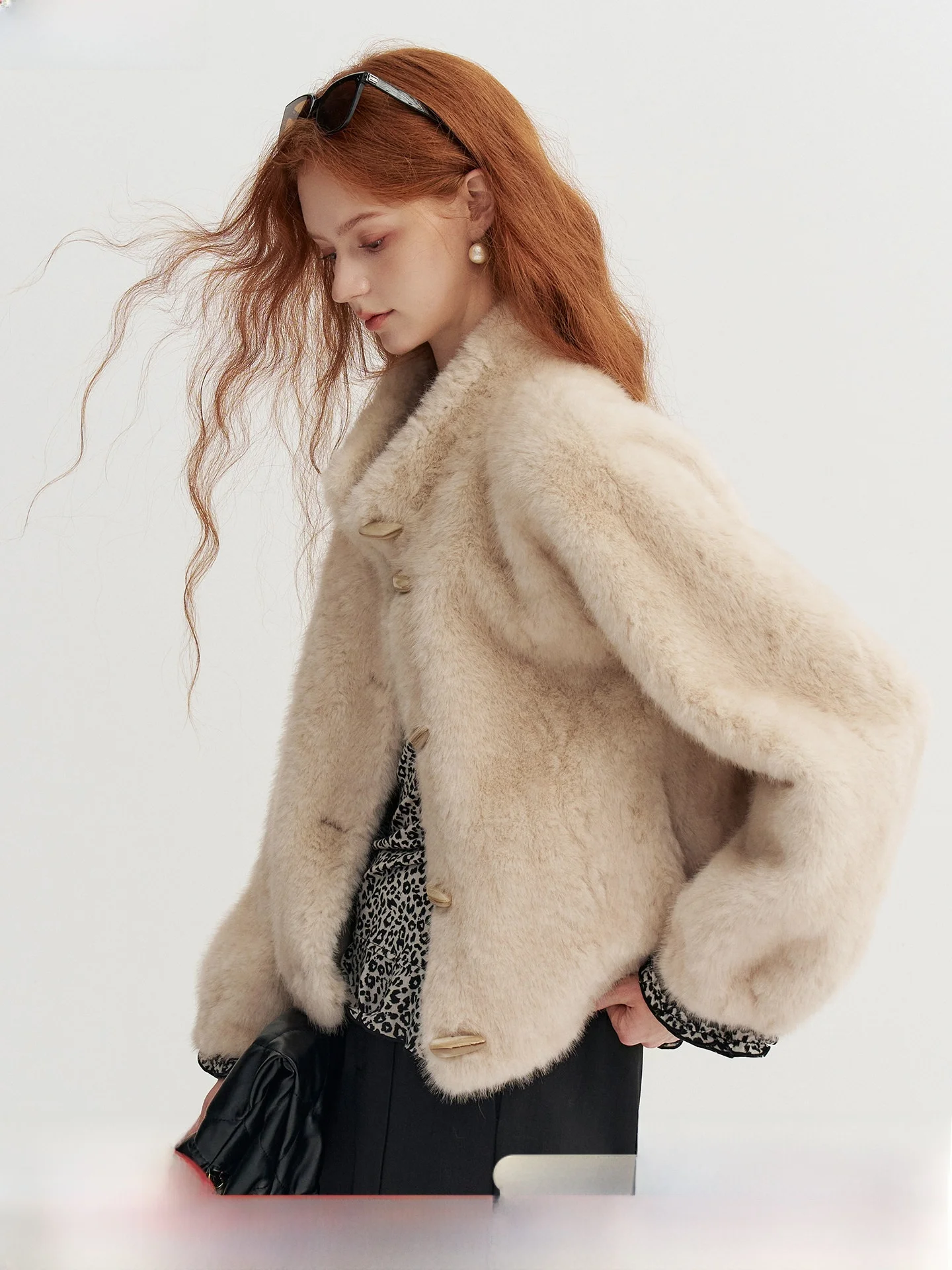 Warm Short Faux Fur Jacket with Stand Collar And Horn Buttons Luxury Sensation Integrated Leather And Fur Fluffy Top for Women
