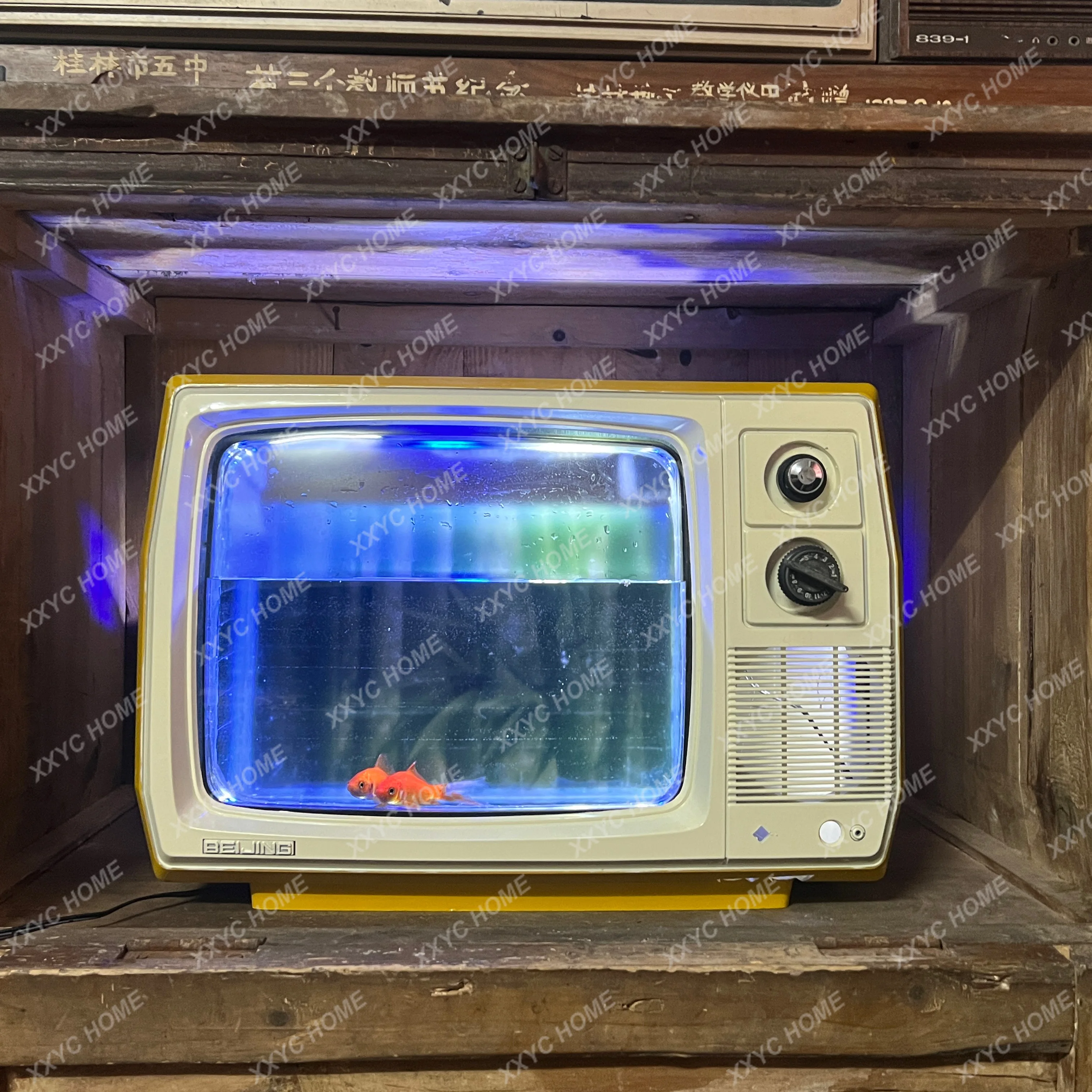 Old-Fashioned TV Fish Tank Black and White TV Transformation Fish Tank Retro Ornaments