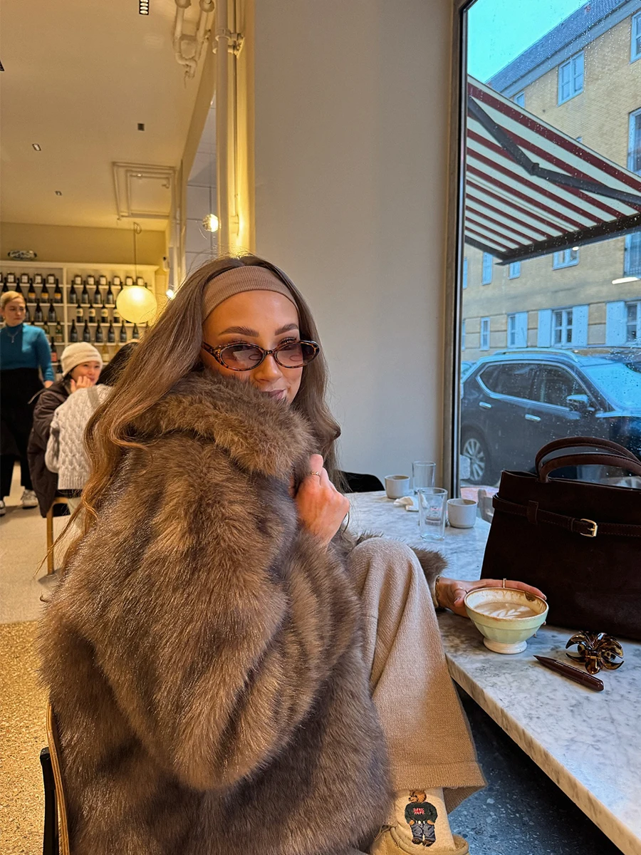 Jaqueta de pele sintética de dia da semana, casaco curto com gola, roupas de inverno femininas, casaco midi gradiente marrom, roupa externa felpuda e deslumbrante