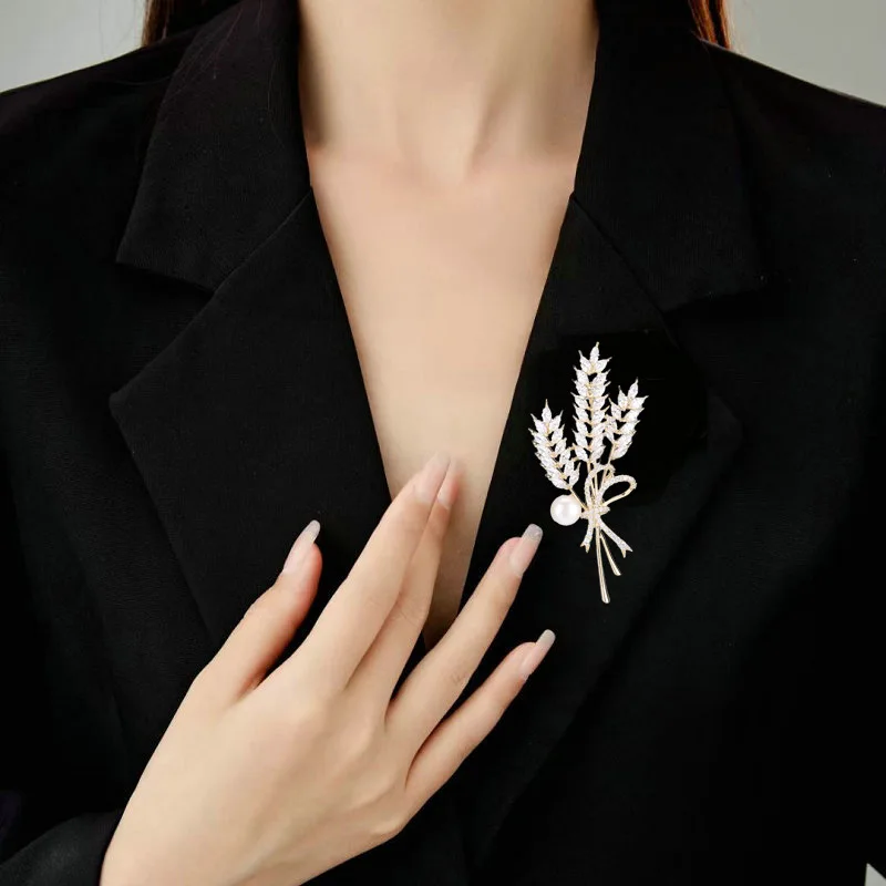 High-end Natural Freshwater Pearl Wheat Spike Brooch Luxurious Zircon Brooch Exquisite Suit Jacket Cardigan Pin Accessory view 3