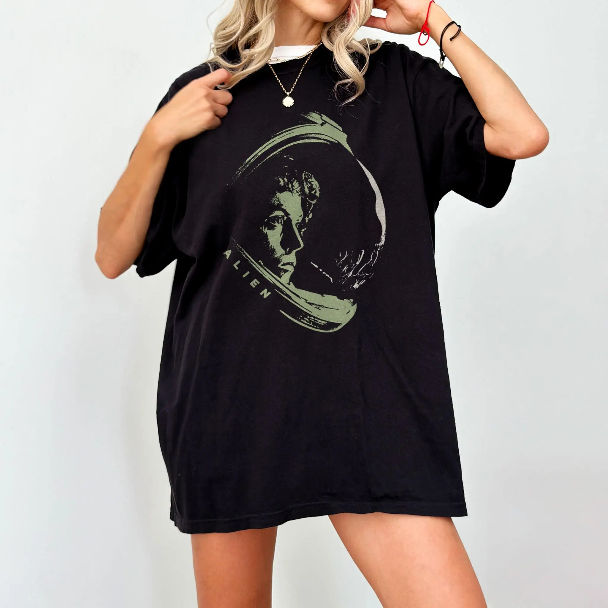 Alien T-Shirt Sci-Fi Horror Shirt 80s Cult Movie Tee Xenomorph Fan Merch Gift for Movie Lover Birthday Gift Horror Movie Shirt