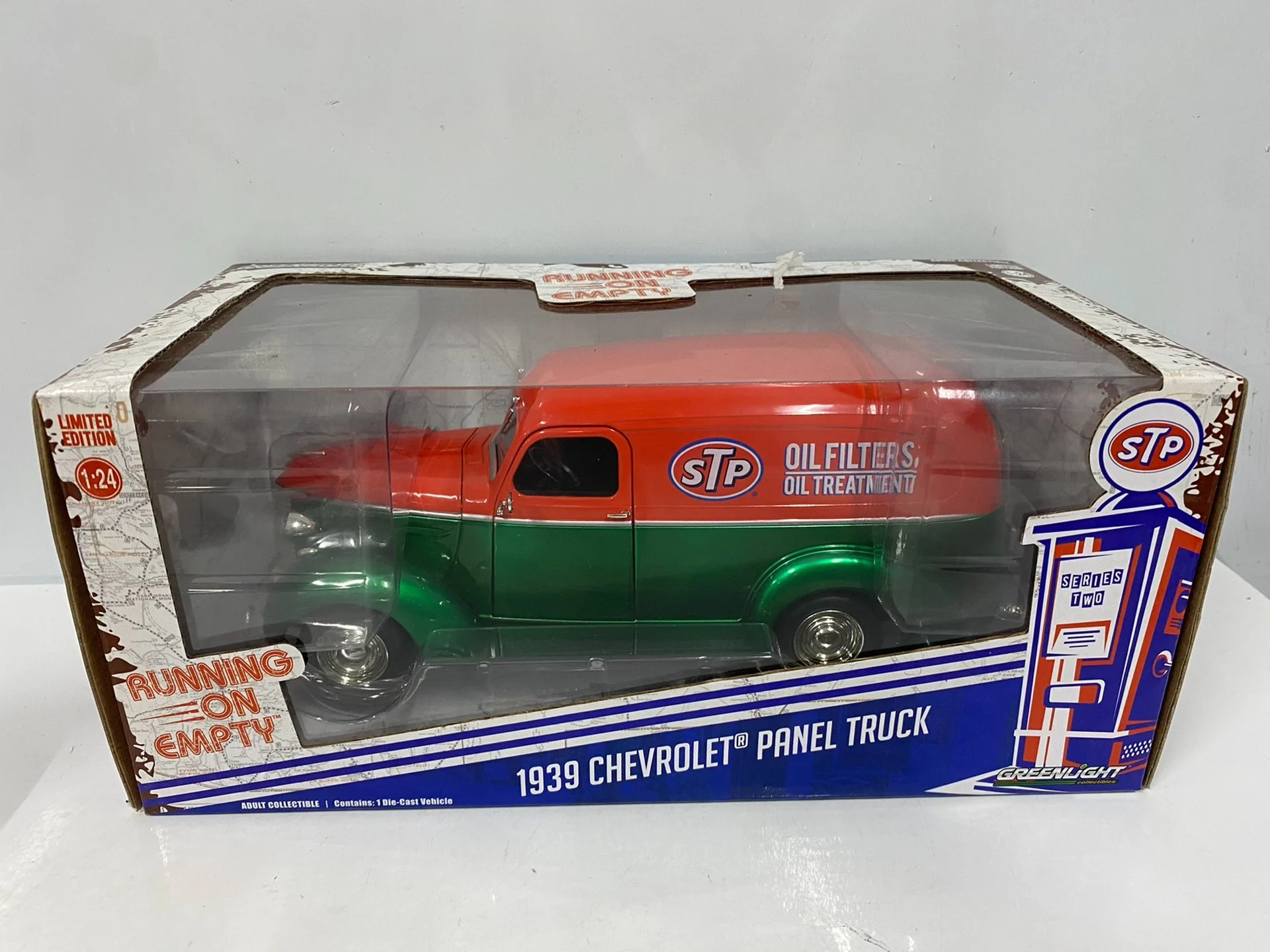 

Diecast Green Light 1/24 Scale Chevrolet 1939 Vintage Car Model Collectible Toy Gift Souvenir Display Ornament