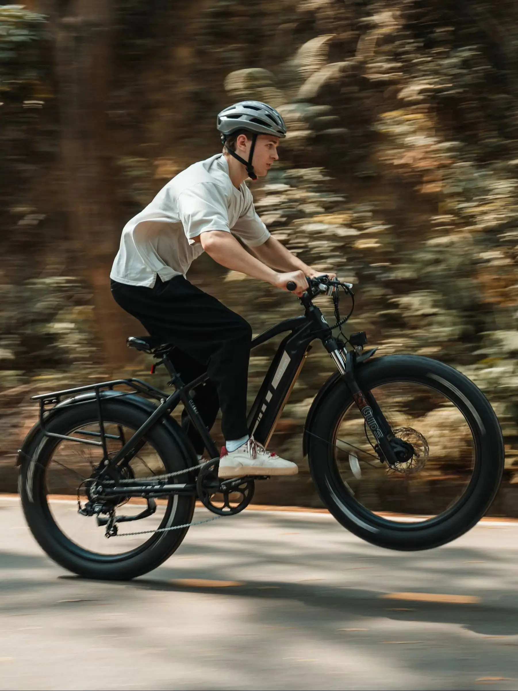 Bodywel D9 26" Fatbike Elektrofahrrad 48V 15Ah Herausnehmbarer Akku BAFANG Motor Bis zu 80KM Reichweite Hydraulische Scheibenbremsen 7-Gang EU Lagerbestand
