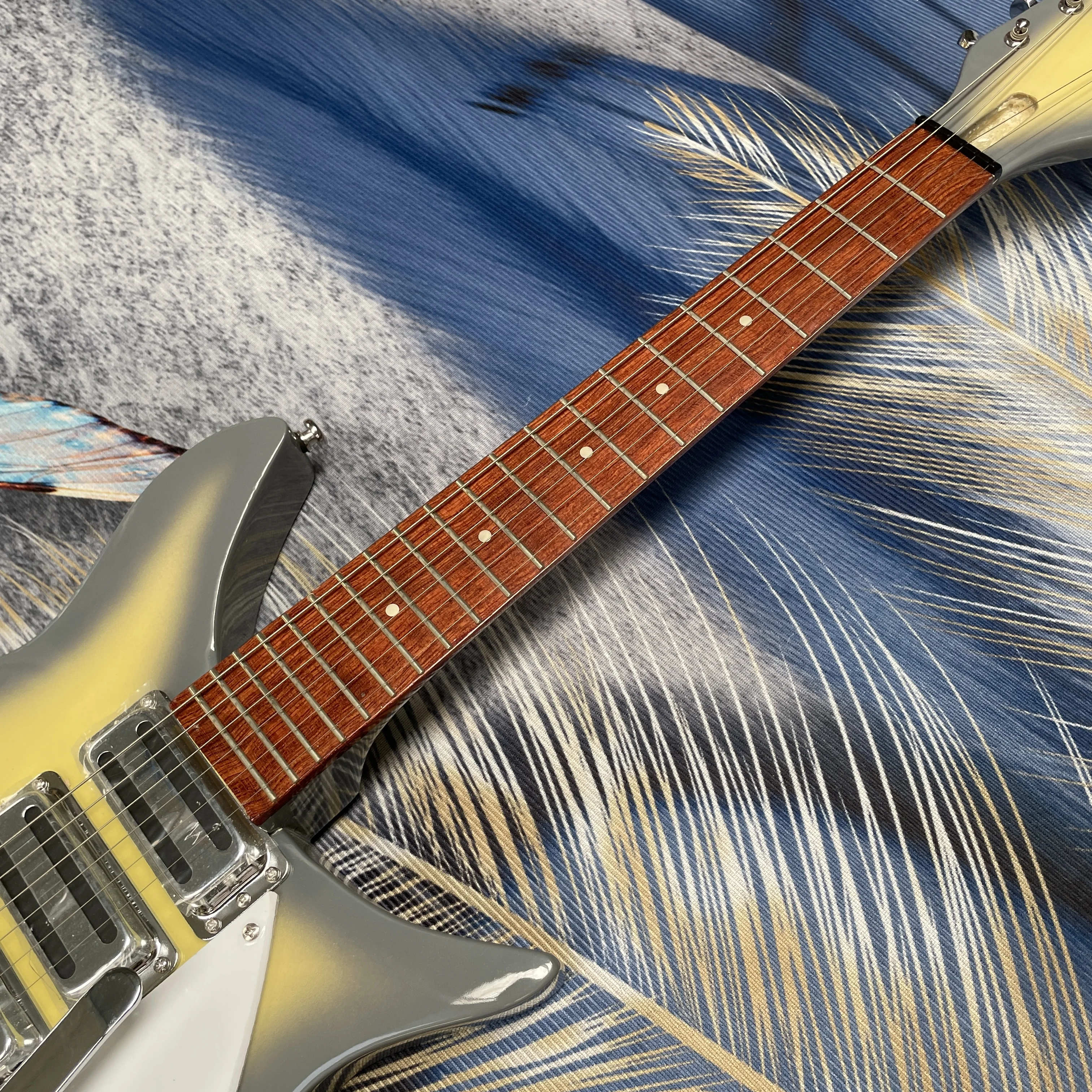 Six-string electric guitar,smooth feel rosewood fingerboard,high-output pickups guitars,electric  for rock performances guitarra view 2
