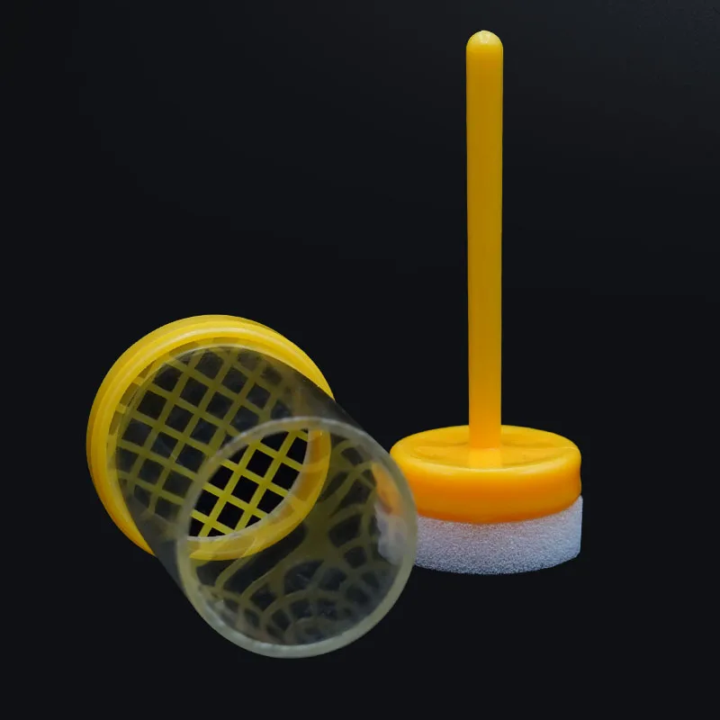 Queen Bee Marker Bottle Protect Safety Bee Catcher Yellow Plastic Marker Bottle Plunger Plush Garden Beekeeper Accessories 1PCS