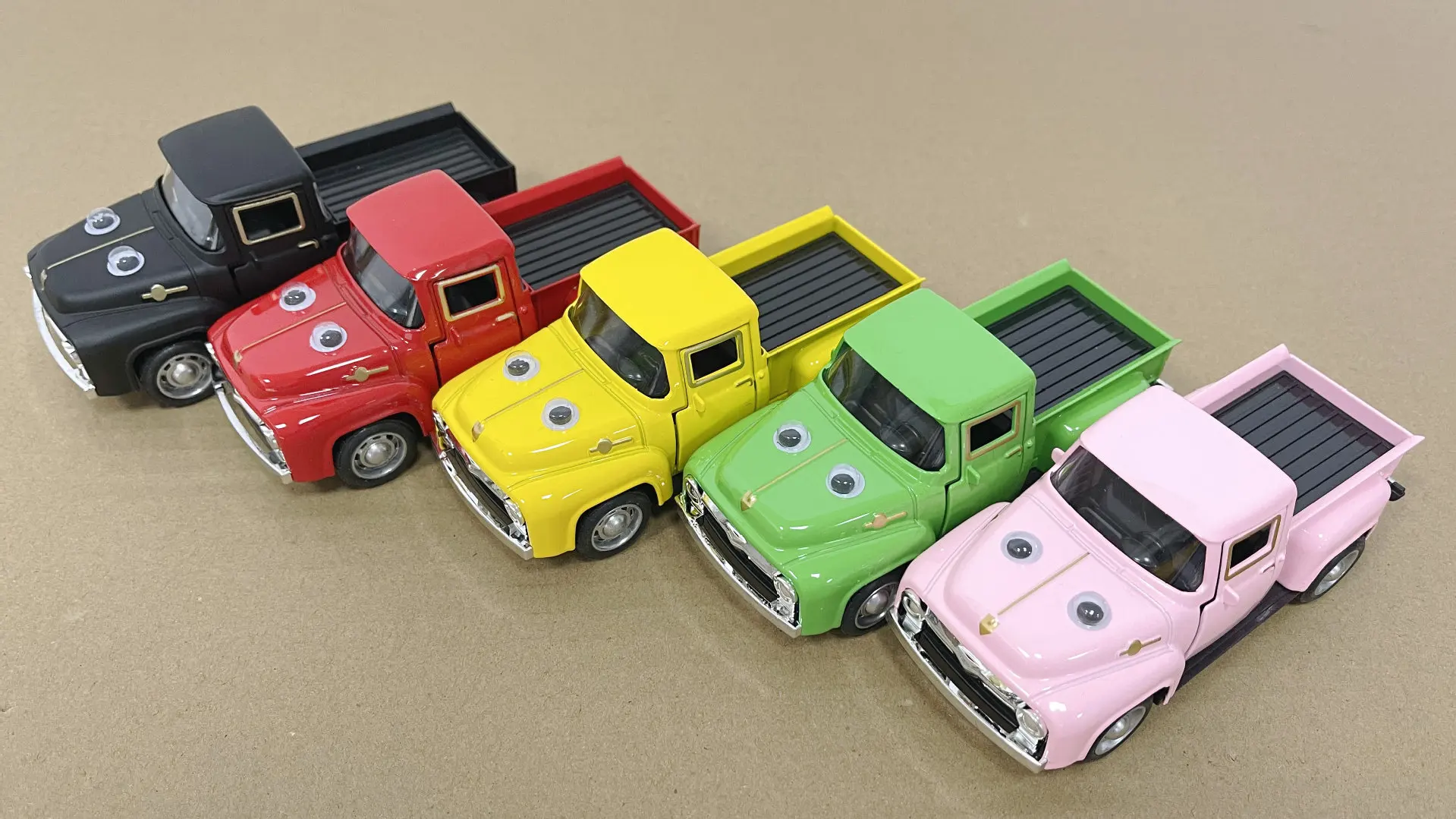 New Cartoon Cute Big Eyes Alloy Pickup Truck Toy Car Model Simulation Retro Car Pickup Truck Toy Boy Gifts