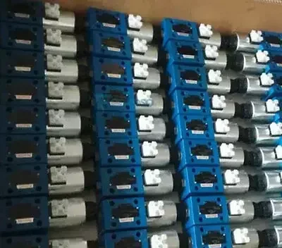 

4WE10EB33/CG24N9K4 новый клапан Rexroth