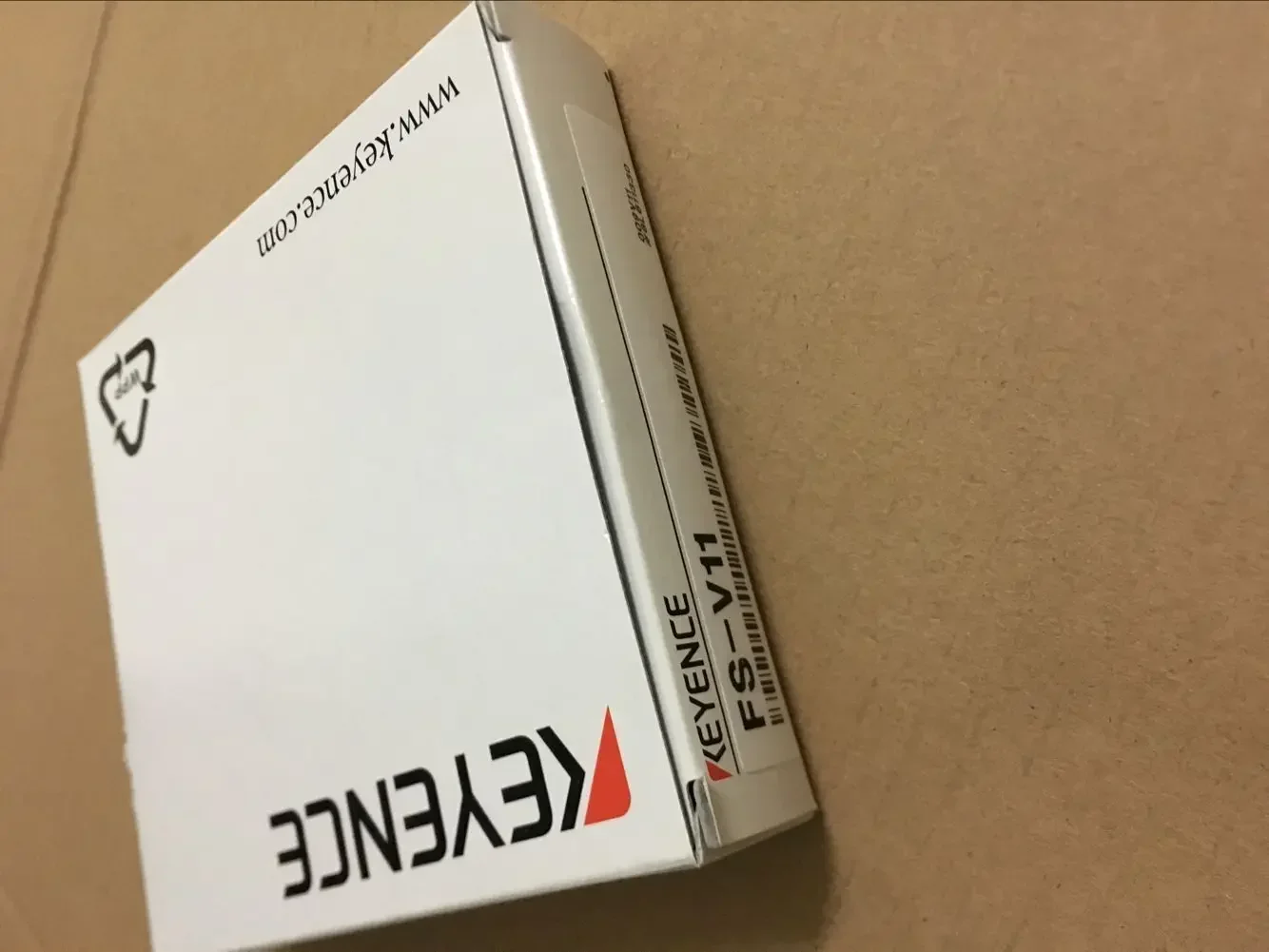 

Special sale of Japan's new original KEYENCE sensor: FS-V11
