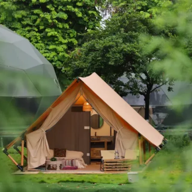 China Manufacturer  Waterproof Canvas Safari Tent Steel Frame Hotel Resort Outdoor Glamping Tents