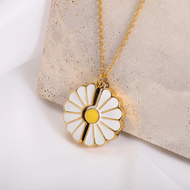 2022 New Daisy Necklace For Women Flower Pendant Glaze Oil Chrysanthemum Opening and Closing Necklace Blank Letter On Disc Charm