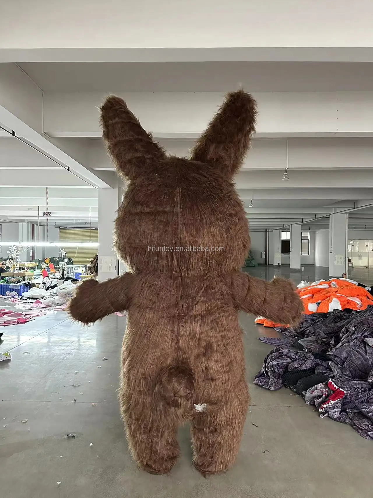 Cartoon opblaasbaar bruin konijn mascottekostuum schattig konijntje opblaasoutfit voor volwassenen feest cosplay geen batterij inbegrepen