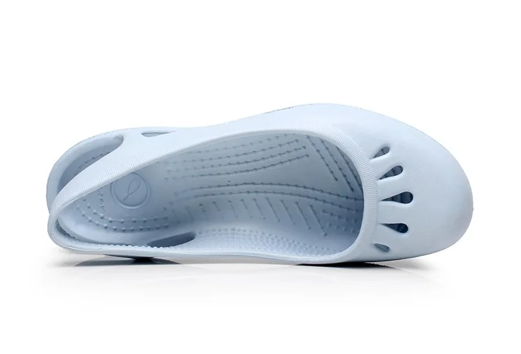 Summer Lightweight Non-Slip Hole Shoe Women's Flat Sandals Nurse Shoes Casual Jelly Beach Shoes Female Waterproof Flip Flops