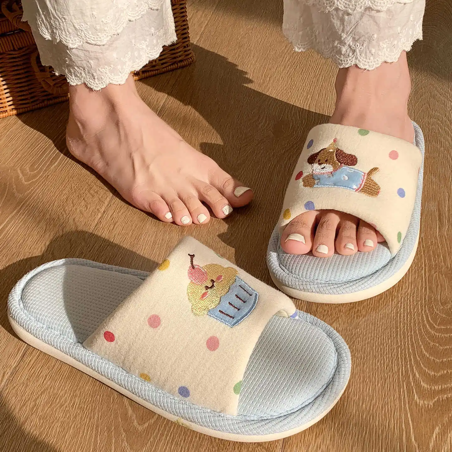 Women's Cartoon Embroidery Linen Slippers, Breathable Cotton Linen House Shoes, Comfortable Non-Slip Indoor Home Slides image 3