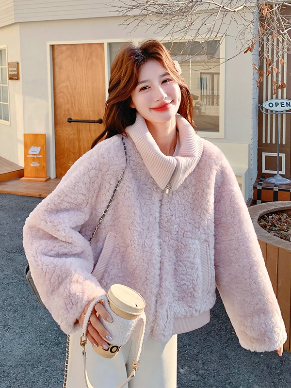 Różowy płaszcz z futra jagnięcego z dzierganym kołnierzem, ciepły, ocieplany, anty-agingowy, z jagnięcej aksamitu, damska odzież wierzchnia, luźny krój, nowy model na zimę.