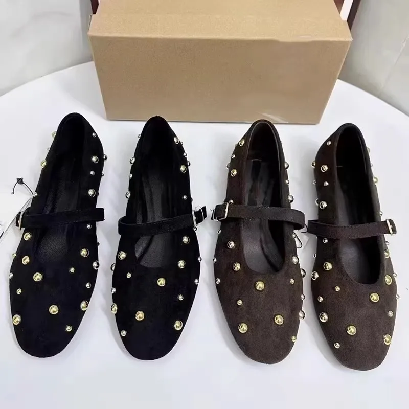 

Новинка 2026 года, модная женская обувь на плоской подошве Sle Mary Jane с заклепками, повседневная обувь без шнуровки из кожи с защитой от меха