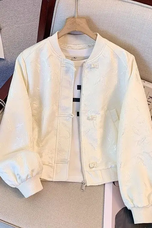 Nowa damska kurtka bejsbolówka w stylu chińskim na wiosnę i jesień, nowy styl, zapinana na guziki, z żakardowym wzorem.