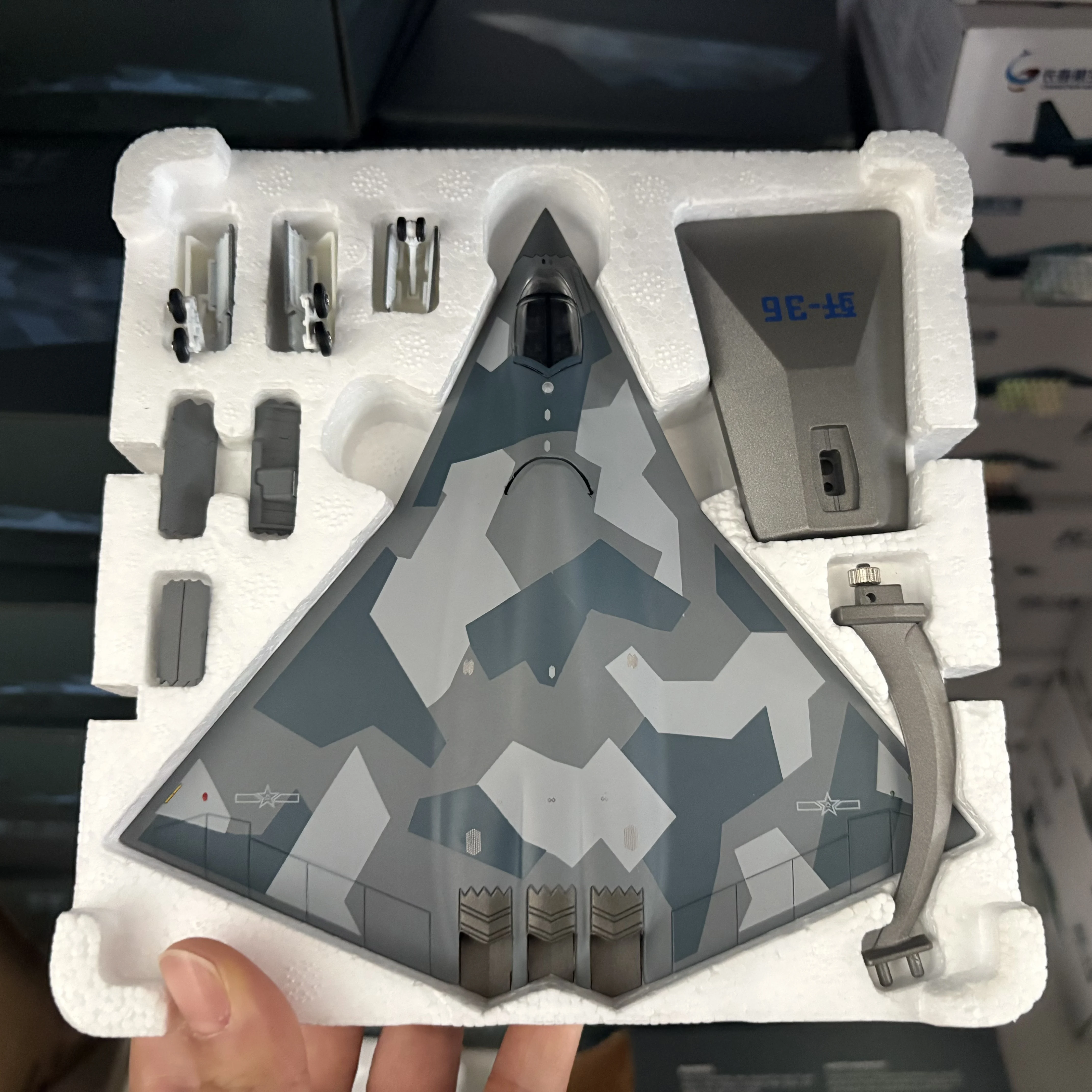 1/144 J-36 Chinese 6th Generation Aircraft J36 Cut Crack Coating Alloy Finished Plane Fighter Jet Model Collection Gift