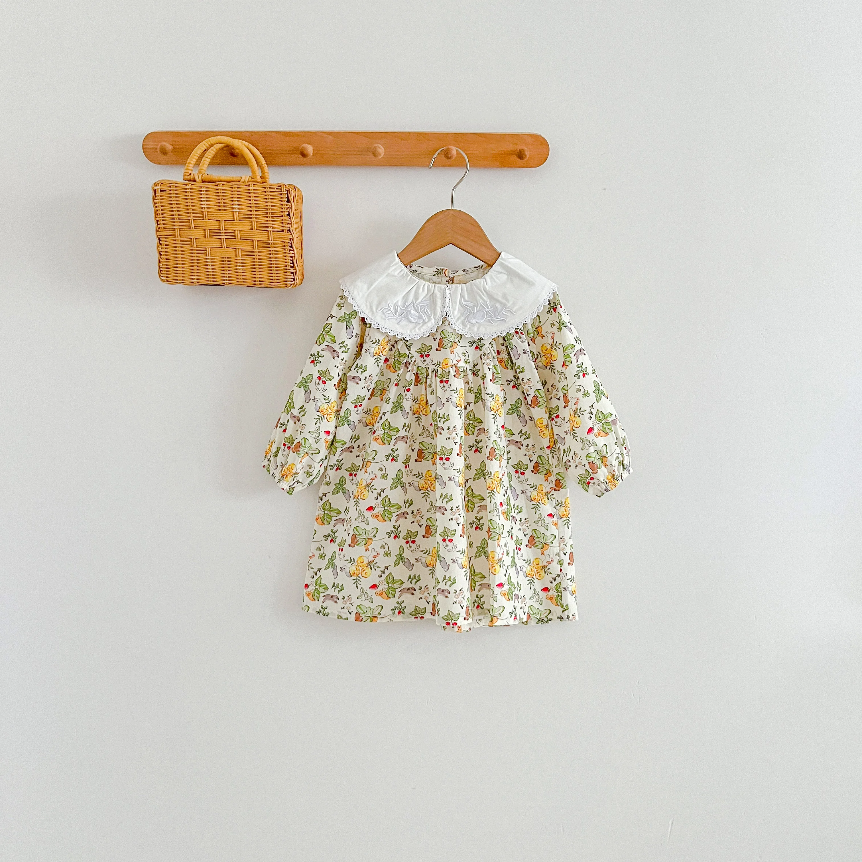 Familien look Frühling Blumen kleid Baby Mädchen bestickt Pandora Kragen Baumwoll kleid Baby Mädchen Blumen Bodysuit Schwestern Look Kleidung – Detail 15