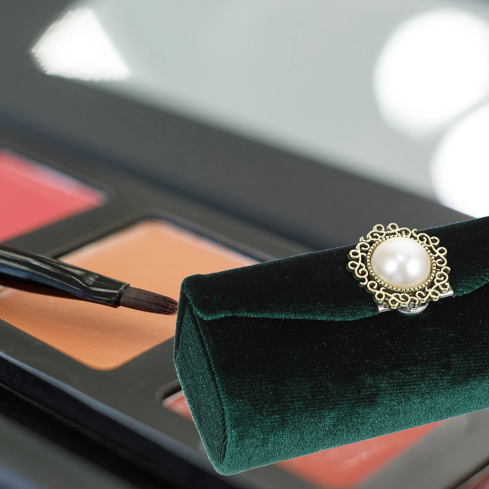 

Lipstick Case with Mirror Retro Style Velour Lipstick Storage Container Compact Portable for Women Elegant Makeup Organizer Gift