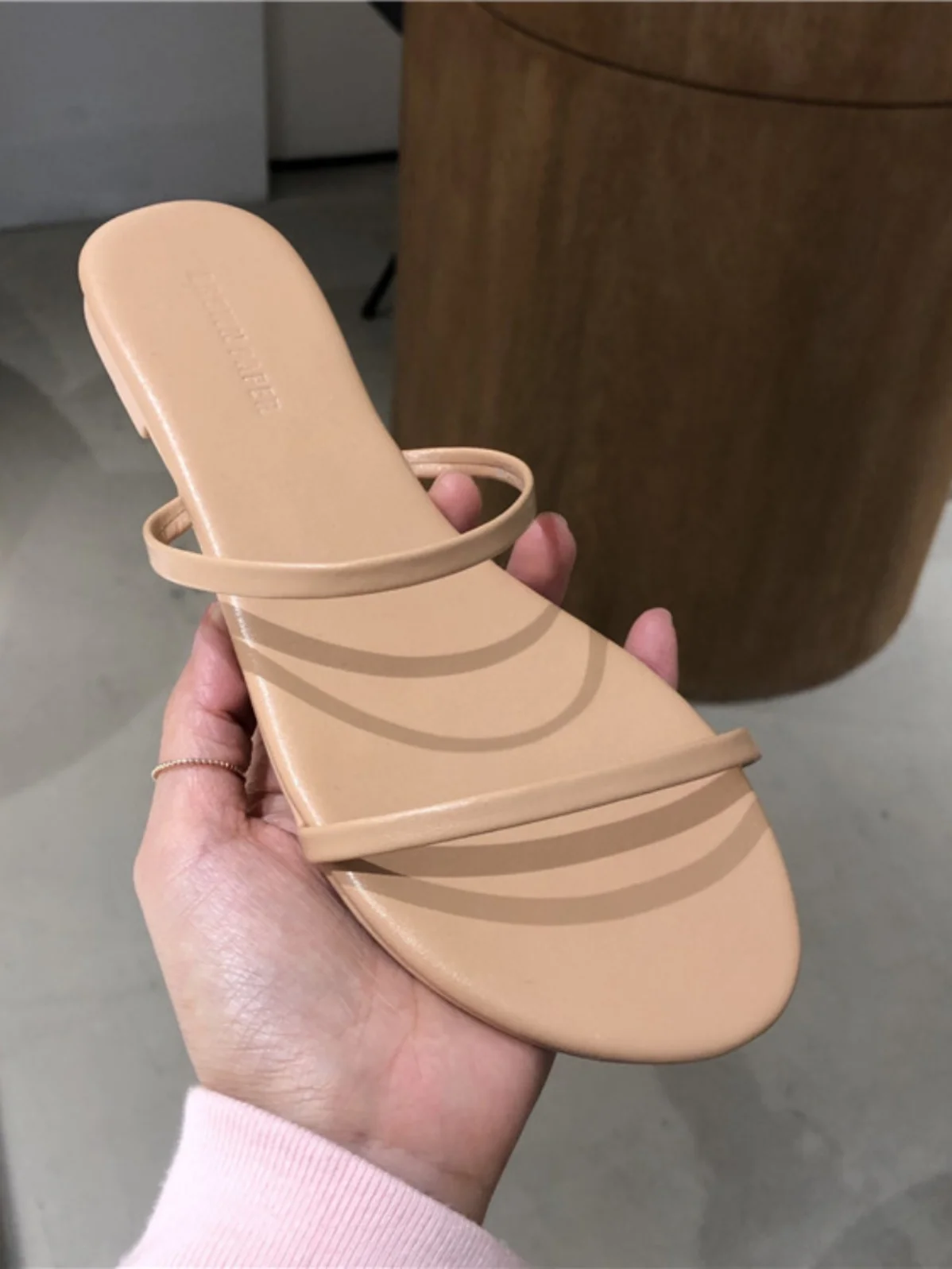 

Dongda Gate, весна-лето, новые повседневные удобные сандалии без шнуровки на плоской подошве и низком каблуке, пляжные праздничные женские тапочки с открытым носком