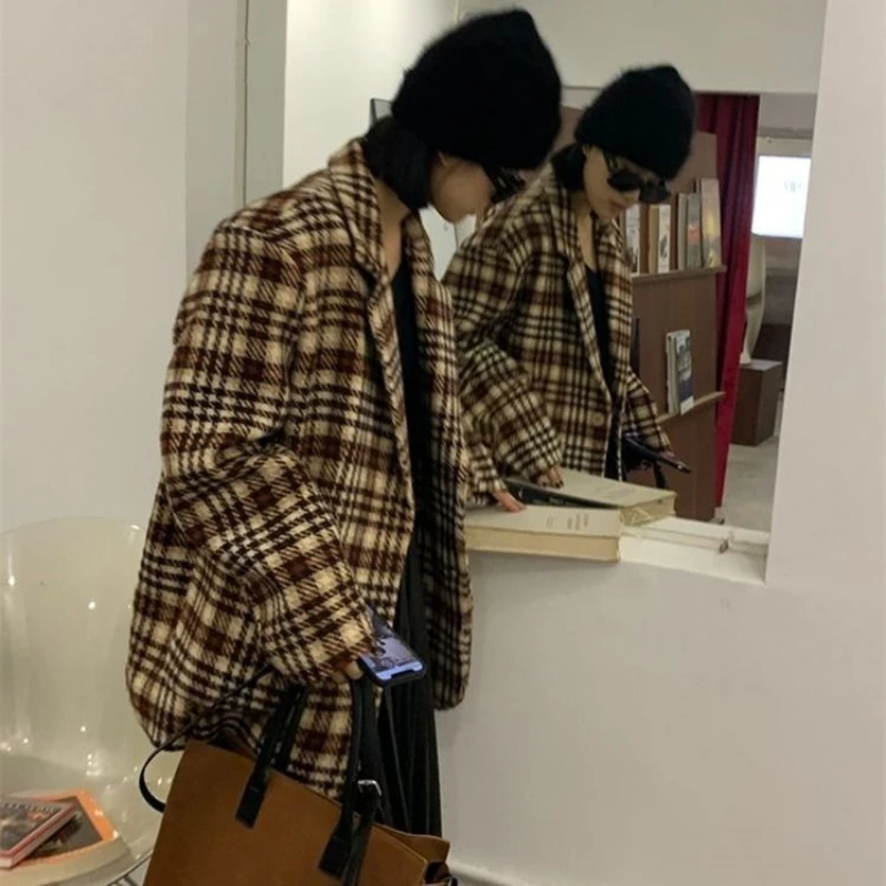 

Elegant Women’s Plaid Winter Coat Thick Tweed Blazer Comfortable Tailored Fit Ideal for Petite Stature