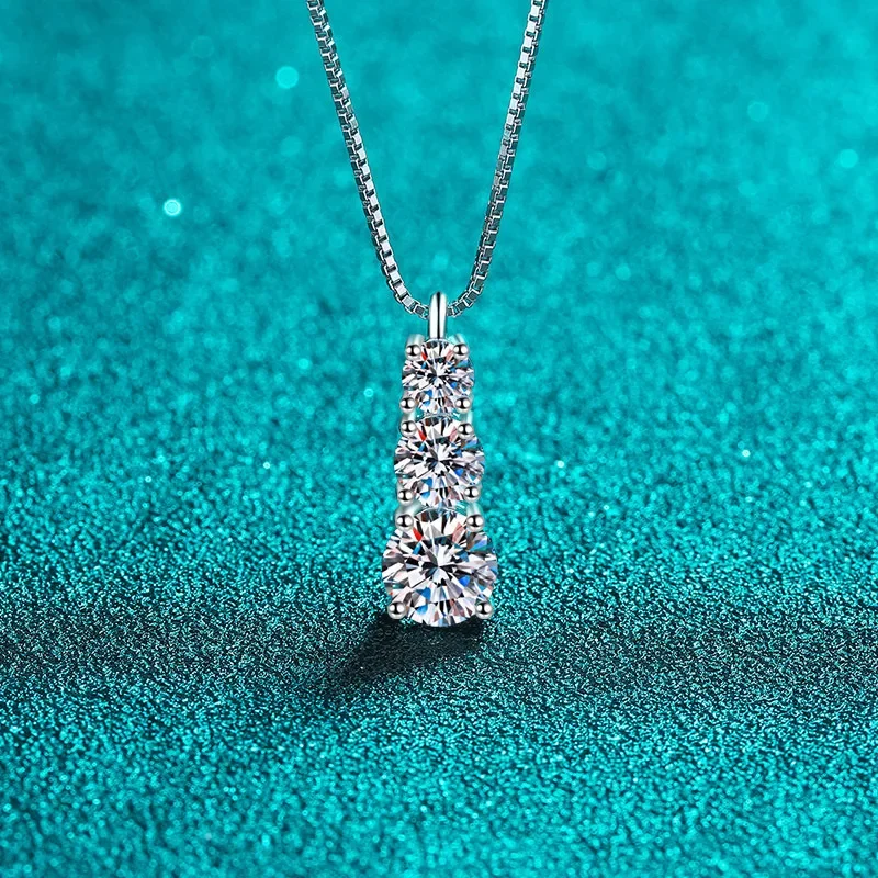 

1.8cttw 3 Stones D Color Moissanite Pendant Necklace for Women S925 Sterling Silver Neck Chain Plated Pt950 Fine Jewelry