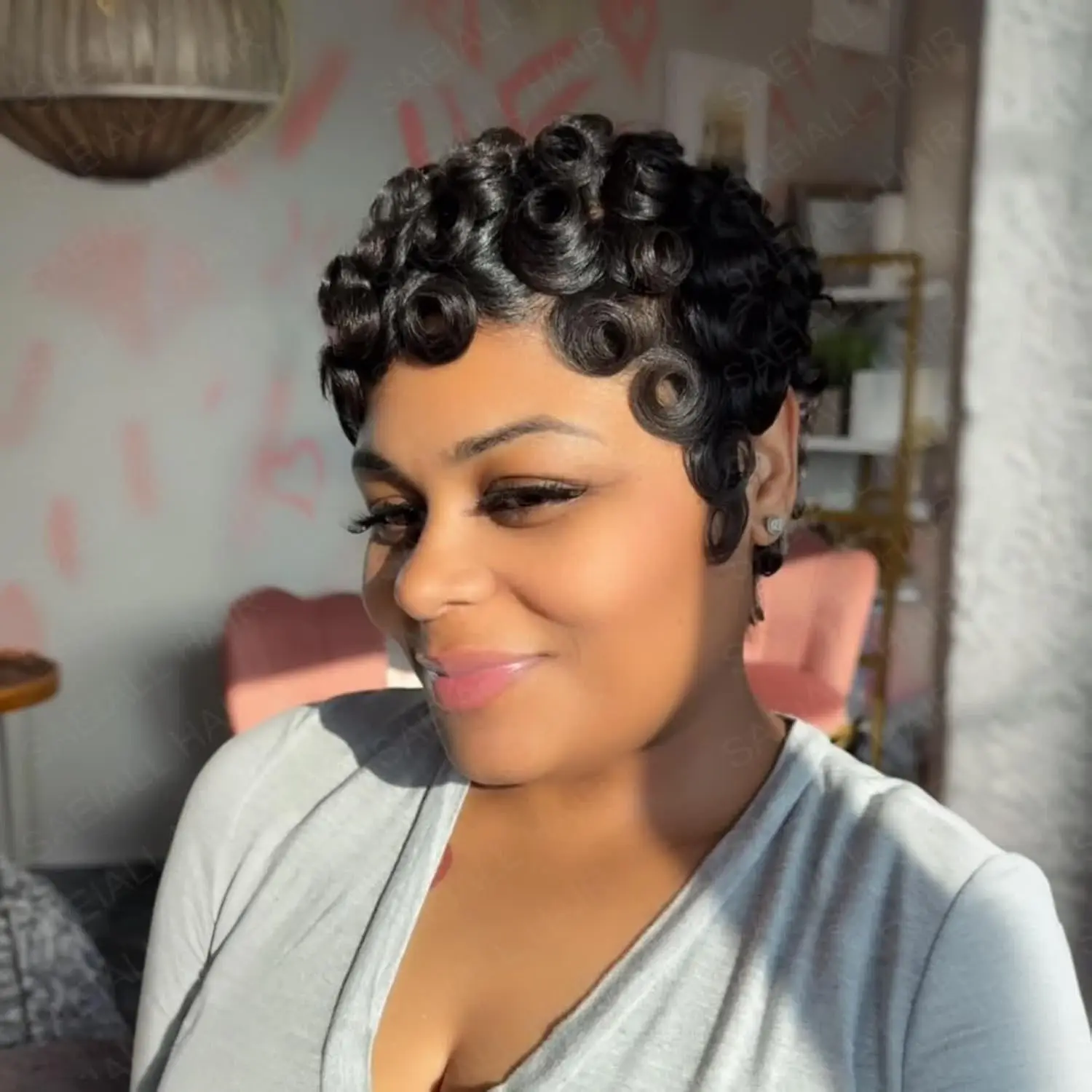 شعر بشري قصير الطبقات، شعر مستعار مجعد بالكامل مصنوع آليًا مع غرة، لون أسود طبيعي للاستخدام اليومي