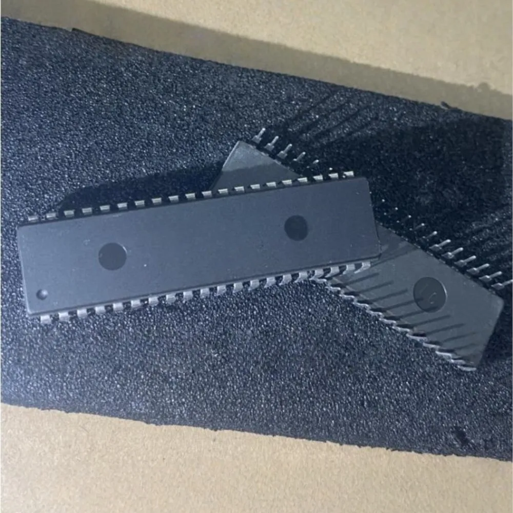 5PCS ICM7211AMIPL HD63701VOP AT89S52-24PC AT89S52-24PU STC89C51RC-40I-P MC705C8ACPE MC68HC705C8ACPE AT89S8252-24PU DIP-40