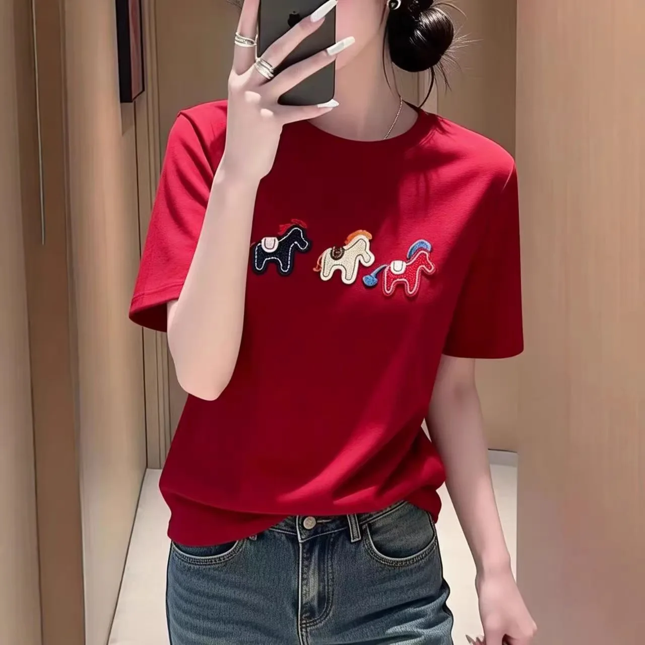 

Early Spring 2026 Embroidered ort Sve Knitted Loose Casual Faion Base irt Top Women Polyester Fiber Knitted