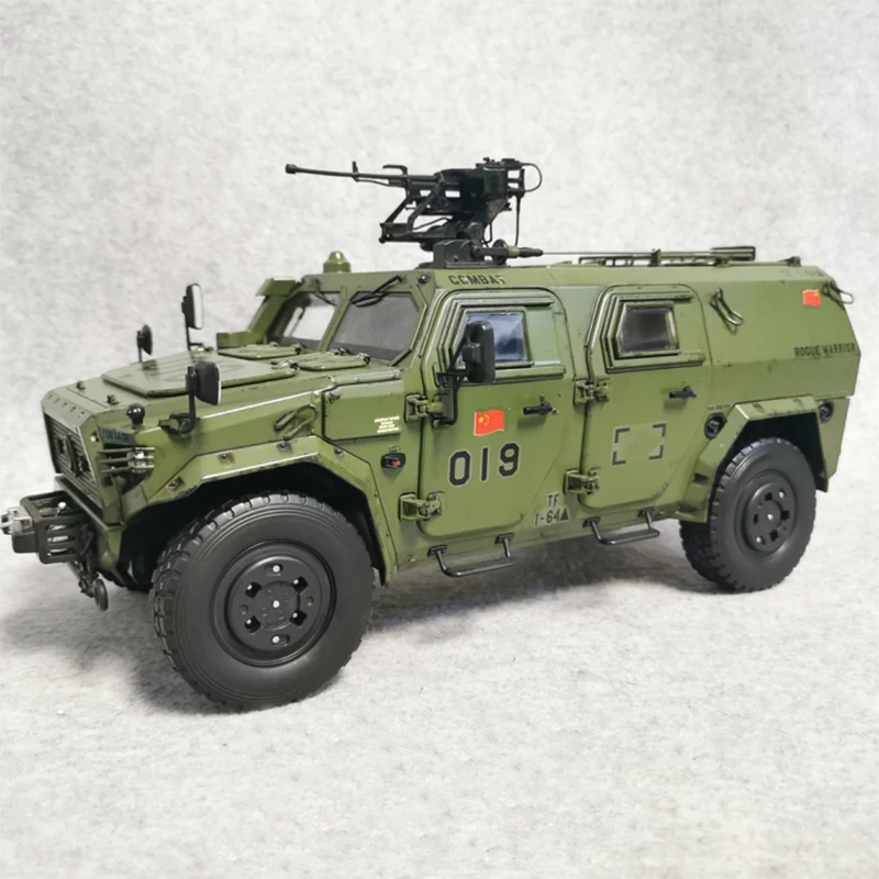 1:18 Scale Alloy Armored Fighting Vehicle Manned Fighting Vehicle Special Forces Model 3.75 Inch Soldier Man Static Decoration