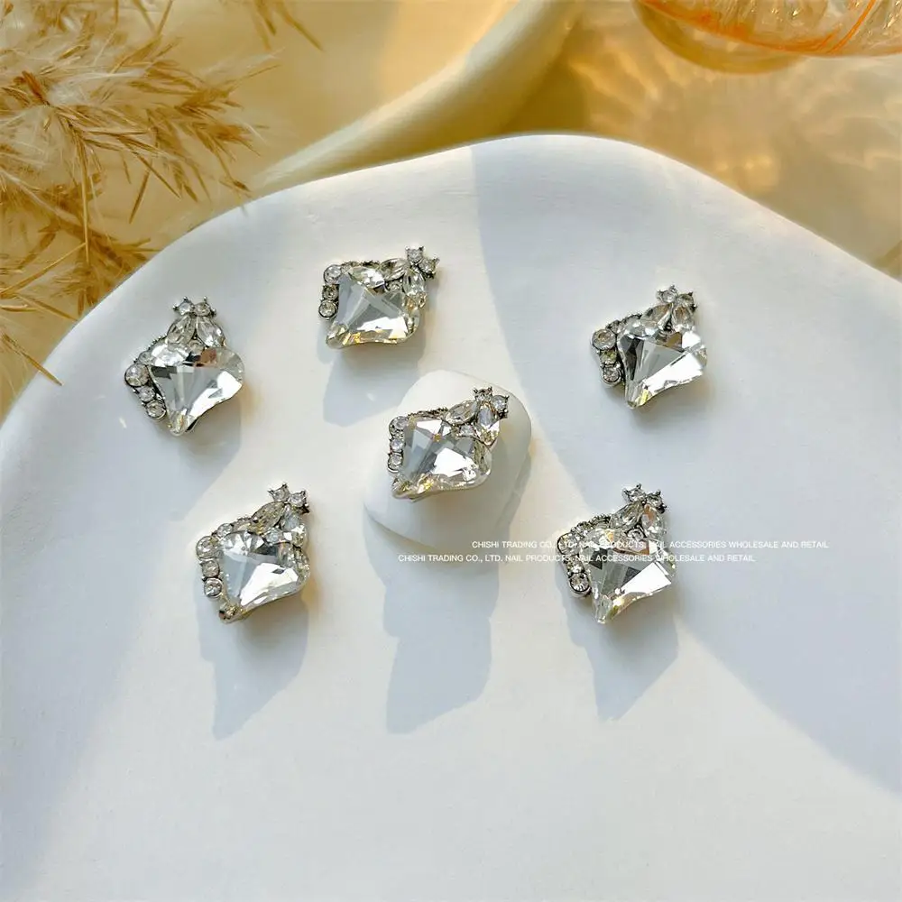 Lekkie luksusowe krzywe akcesoria do zdobienia paznokci Akcesoria do zdobienia paznokci Motyl Stroboskop do zdobienia paznokci Nowy krzywy stop metali