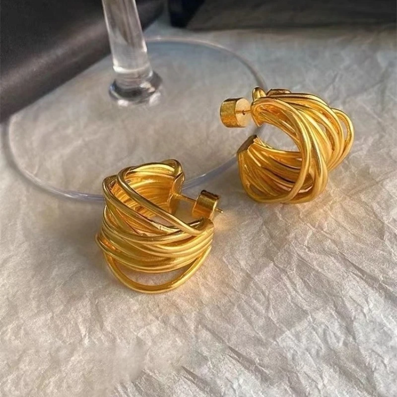

Золотые металлические круглые серьги C-образной формы, преувеличенные витые серьги неправильной формы для женщин, винтажные роскошные аксессуары для ушей