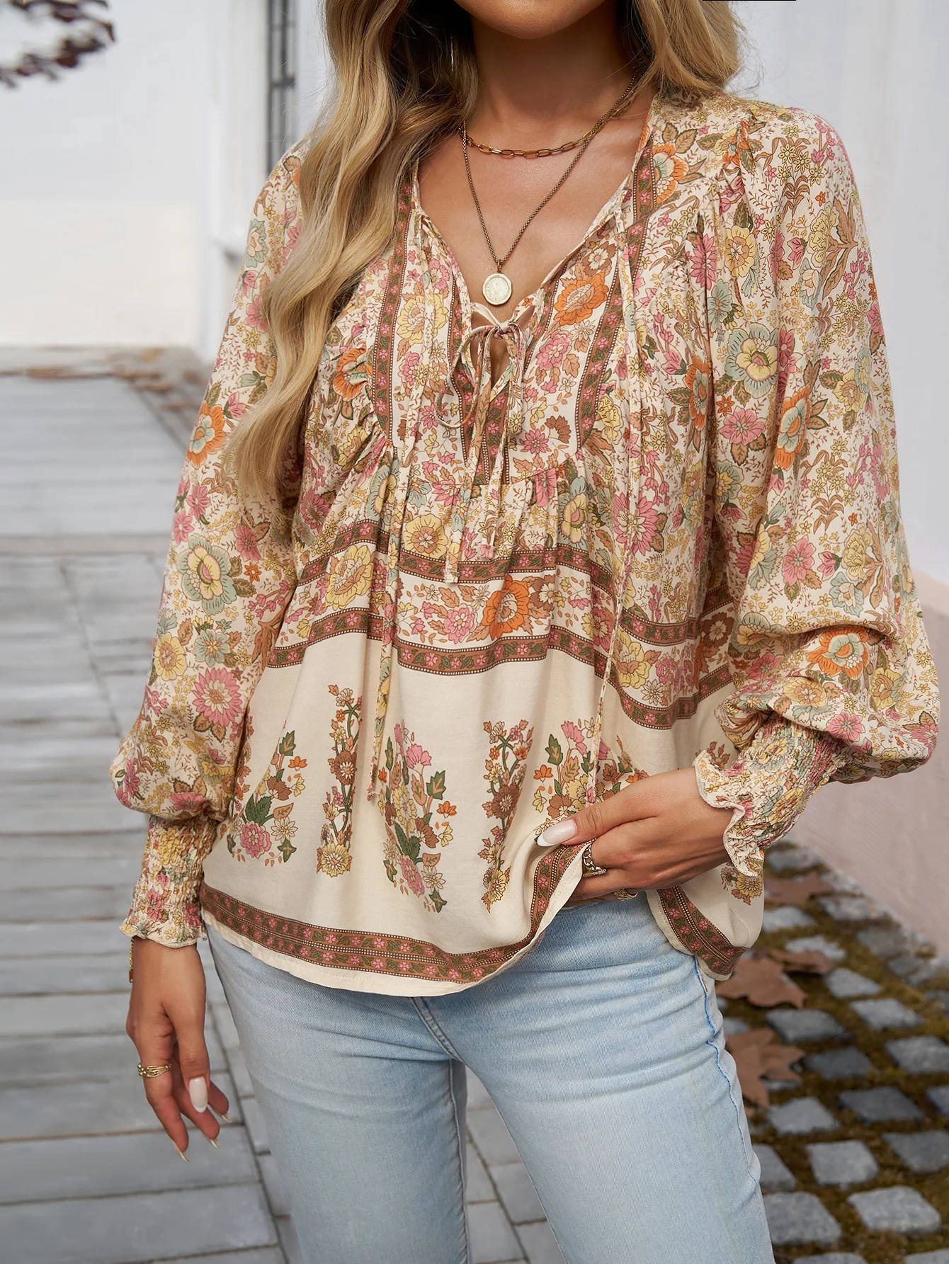Sommerliche Damen-Chiffonbluse mit Print, elegantes V-Ausschnitt-Langarmshirt, ungeöffnete Vorderseite, Freizeitbluse – Detail 22