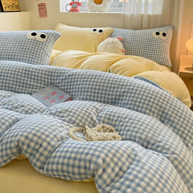 Cozy Four-piece Winter Bedding Set Solid Color Thickened Coral Fleece, Double-sided Plush Duvet Cover Flannel Duvet Cover