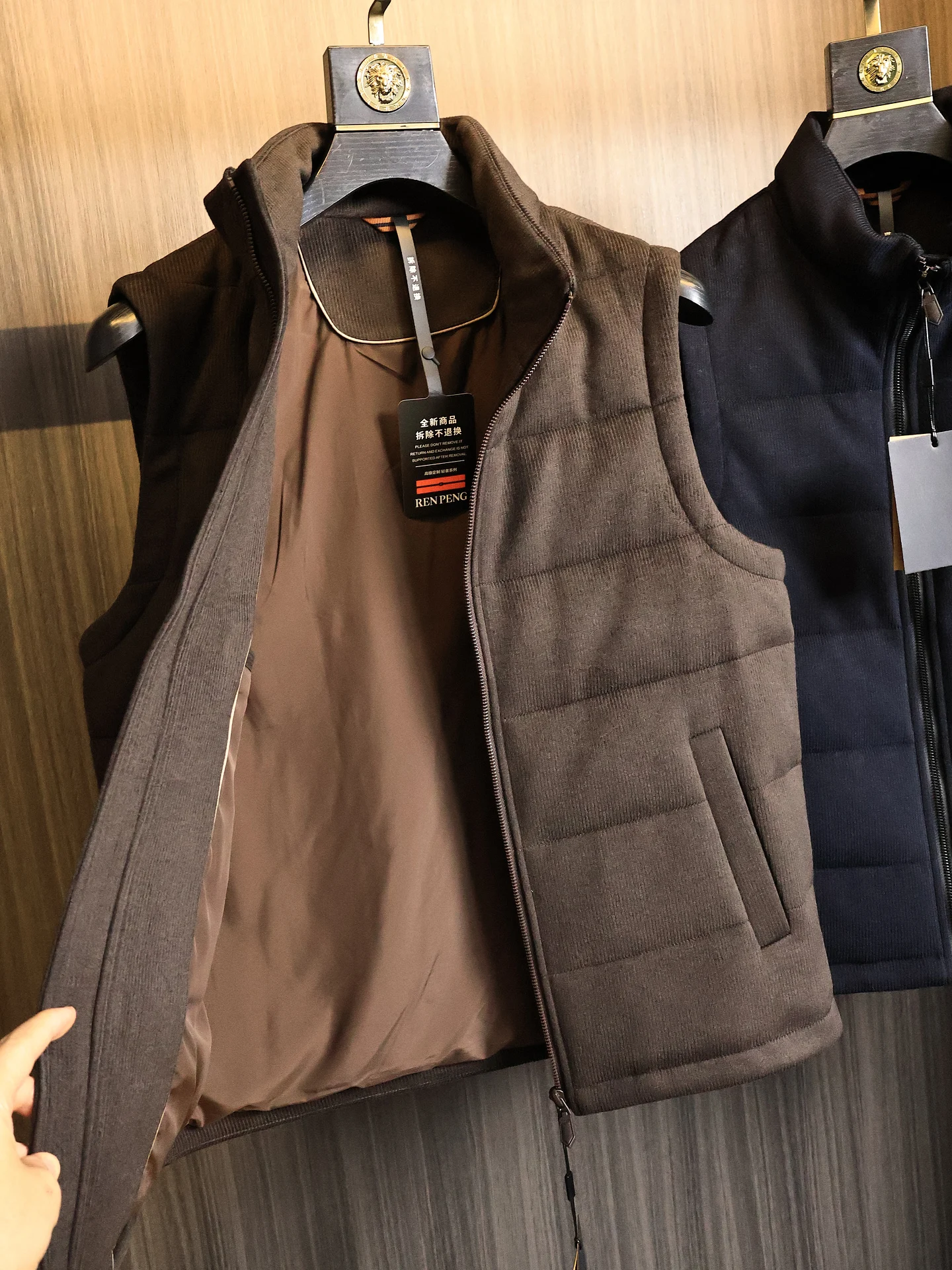 Men's Fashion Urban Style 90 Duck down Fleece Lined Vest Soft Polyester Fabric Warmth Layering Vertical Texture Men's Vest