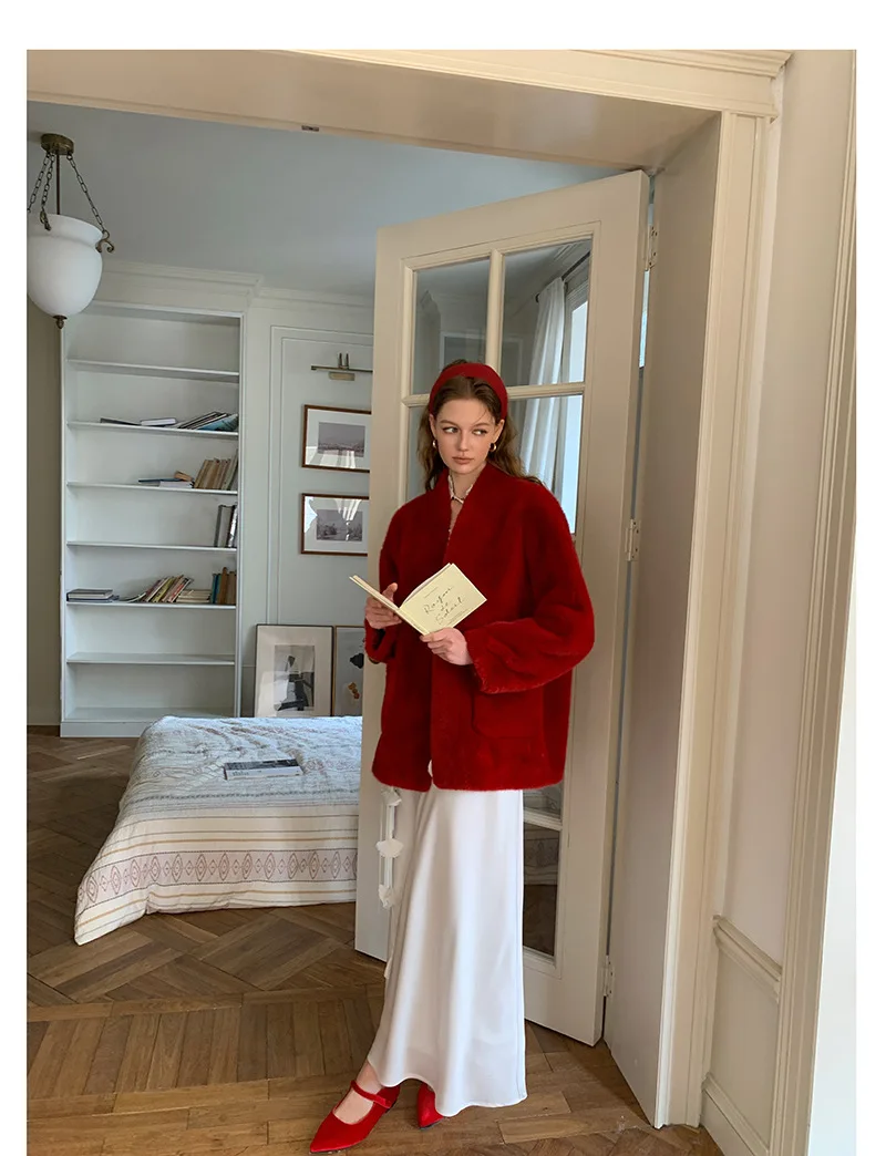 

Красное пальто из искусственного меха норки с V-образным вырезом, экологичное, с эффектом стройности, новая модель зимы 2025, высококачественное пальто из меха водяного кролика