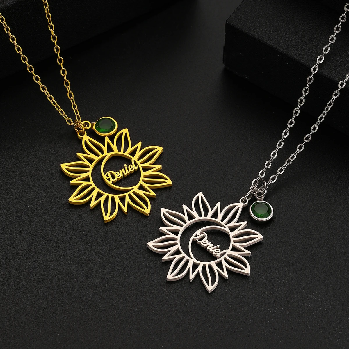 

Custom Name Stainless Steel Sun and Moon Diamond Necklace Women's Fashion Pendant Necklace