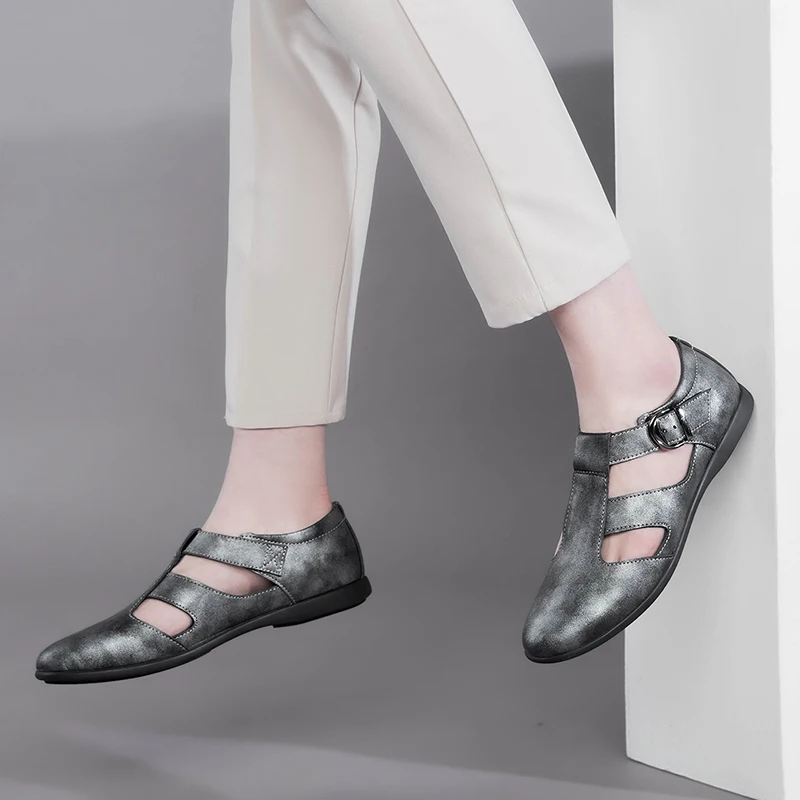 

Новые летние удобные уличные кожаные сандалии на мягкой подошве, мужские повседневные спортивные тапочки на плоской подошве, кожаные нескользящие дышащие деловые туфли