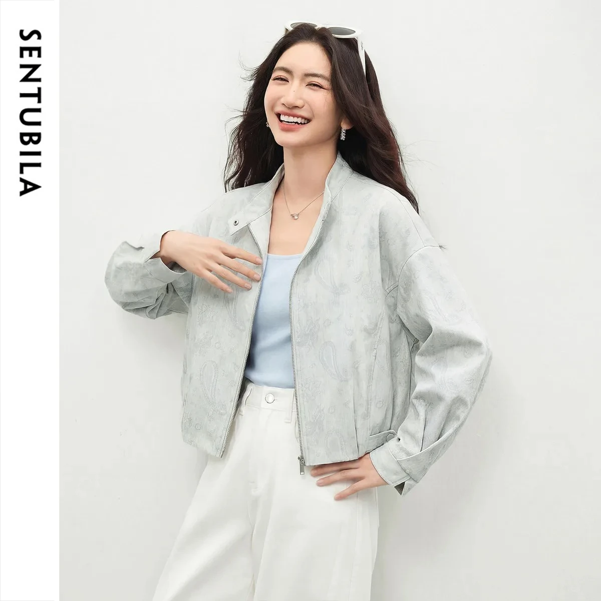 SENTUBILA Women Barn Style Denim Jacket Urban Office Stand Collar Loose Drop‑shoulder Totem Print Cropped Outerwear W61WD6598